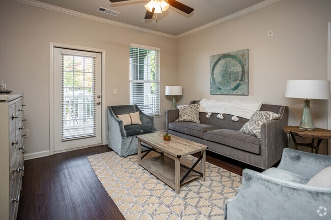 2 BR, 2 BA w/Balcony
