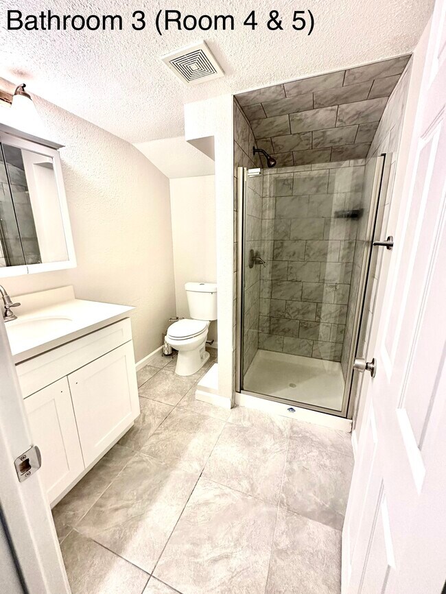 2037 Robert Way unit 4 - Upstairs right l, Sacramento, CA 95825 - photo 5