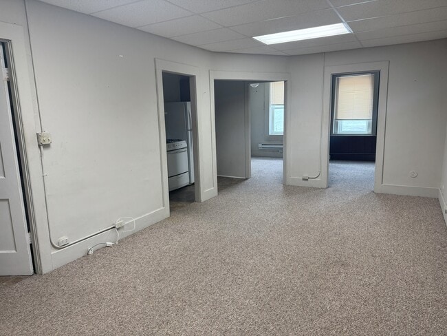 202 E 3rd St unit Apartment 1, Maryville, MO 64468 - photo 2