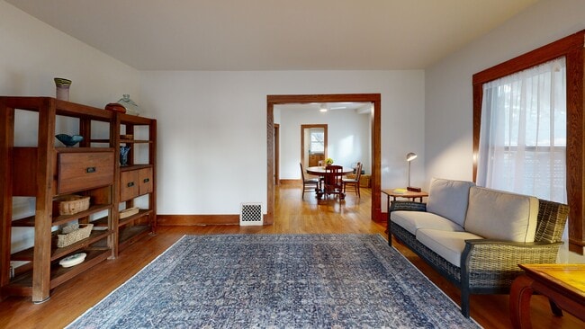 911 N 50th St, Omaha, NE 68132 - photo 2