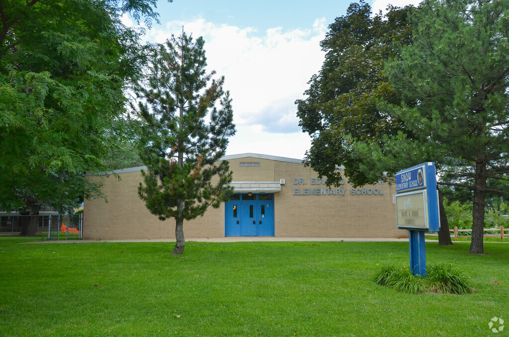 Snow Elementary School building in Snow Woods.