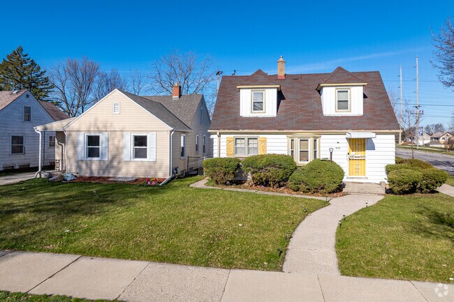 Small quaint homes in the Rufus King neighborhood.