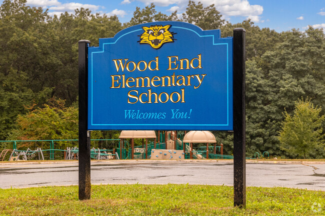 Wood End Elementary School has a student to teacher ratio of 11 to 1.