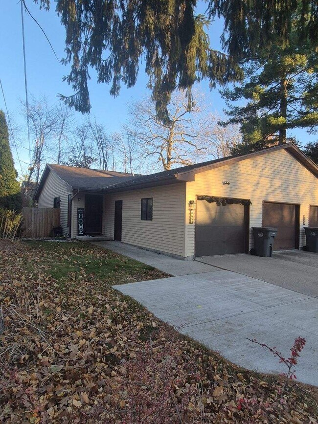 4908 Russell St, Midland, MI 48640 - photo 2