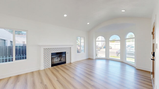 4380 W 28th St, Los Angeles, CA 90018 - photo 3