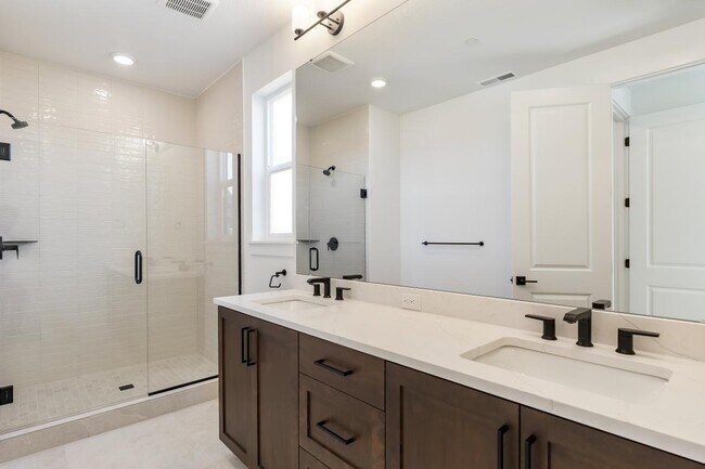 6483 Olympic Ln, Camas, WA 98607 - photo 5