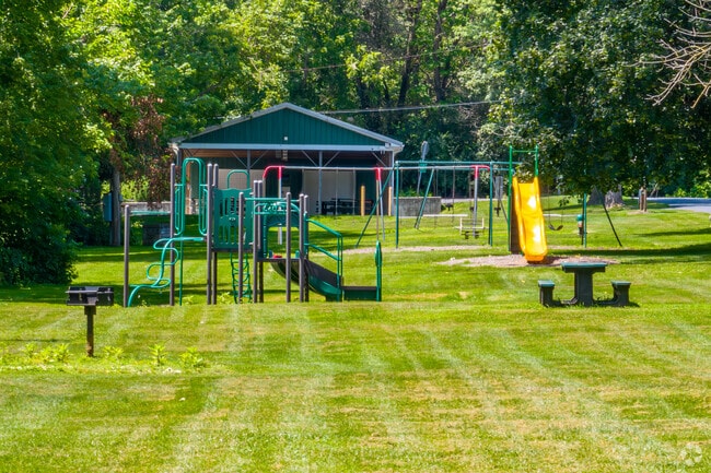 Have a BBQ while the kids play on the jungle gym in Bath at Keystone Park.