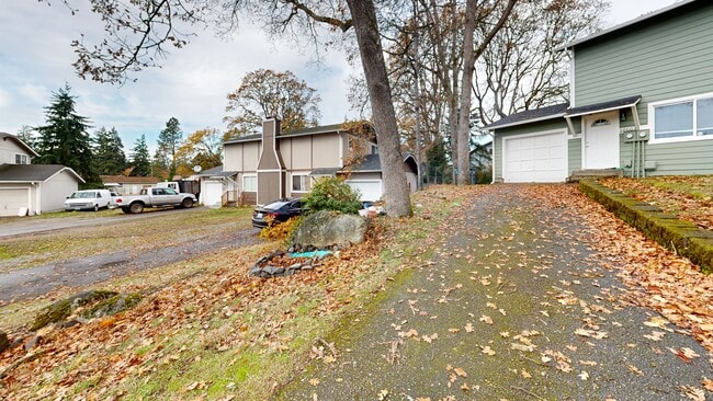 10605 10th Avenue Ct S, Tacoma, WA 98444 - photo 2