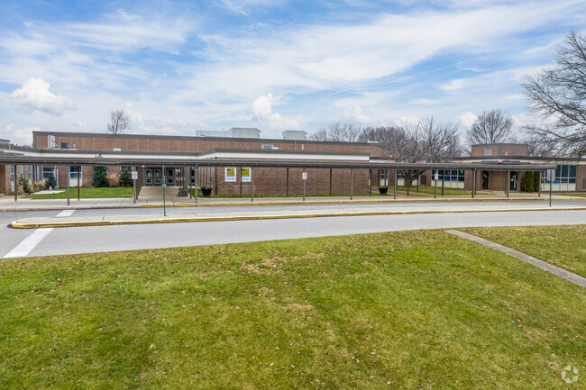 Drop you kids off with ease right at the front door of Ridge Park Elementary.