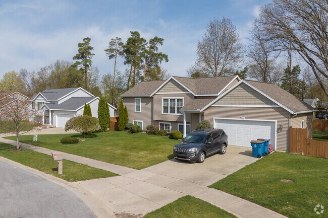 Newer builds are joining the neighborhood.