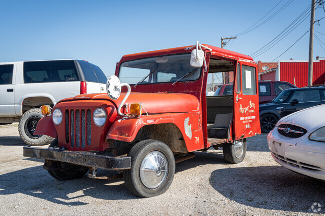 The Car Lot offers automotive maintenance to residents of Mexico.