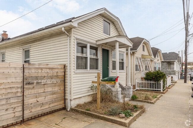 Small Bungalows are part of Arverne's personality.