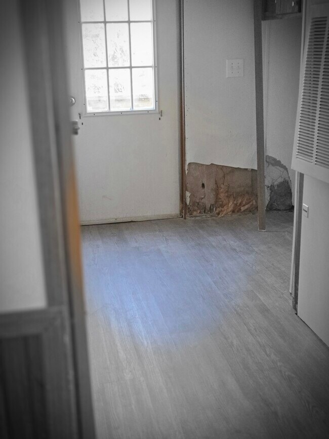 467 Paul St, Laurens, SC 29360 - photo 5