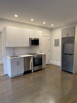 32 Fairfield St Unit 3R, Boston, MA 02116