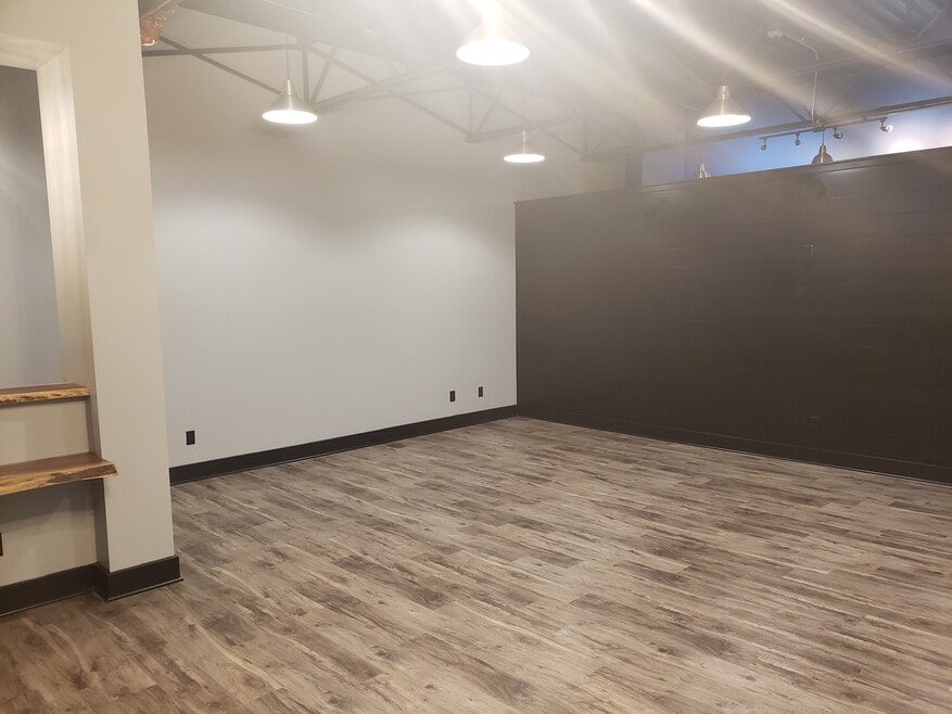 329 S Washington Square unit I, Lansing, MI 48933 - photo 1