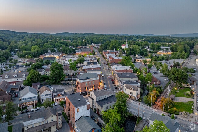 Warwick blends small-town charm with local shops and easy access to outdoor attractions.