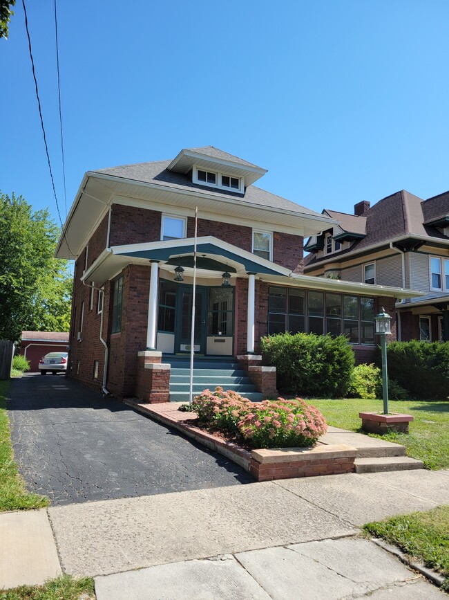 521 N Cherry St Unit B, Galesburg, IL 61401
