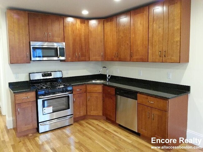 84 Linden St unit 7, Boston, MA 02134 - photo 5