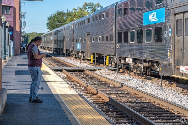 Residents can use the Metra located in Elgin to be in Chicago in an hour and a half.