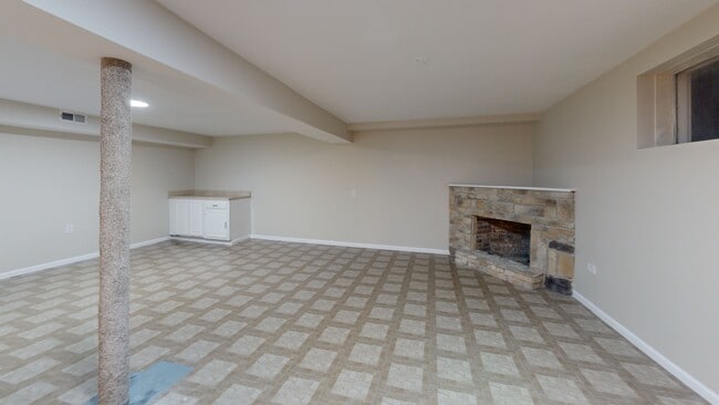 1502 Round Lake Dr, Round Lake Beach, IL 60073 - photo 3