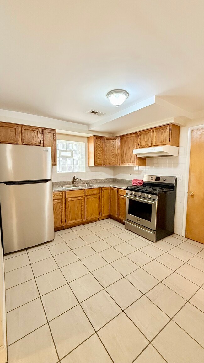 5843 W Warwick Ave Unit G, Chicago, IL 60634