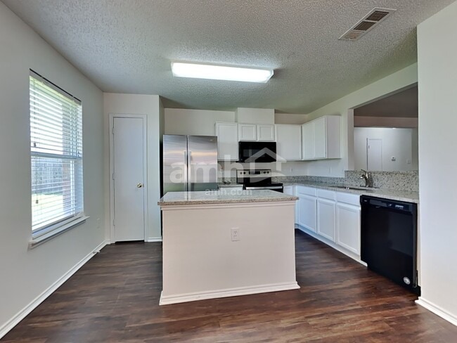 5428 Kleberg Dr, Grand Prairie, TX 75052 - photo 5