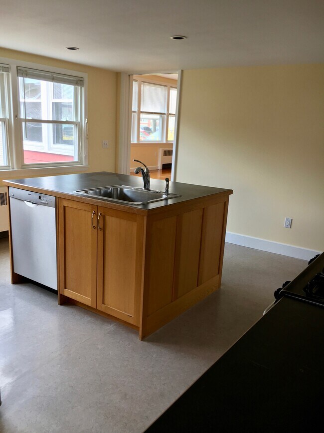 26 Grove St, New Canaan, CT 06840