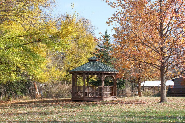Beargrass Creek State Nature Preserve provides a gazebo in the neighborhood of 
Poplar Level.