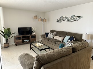 500 Egret Cir, Delray Beach, FL 33444