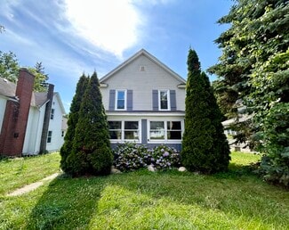 727 Emerald Ave NE, Grand Rapids, MI 49503