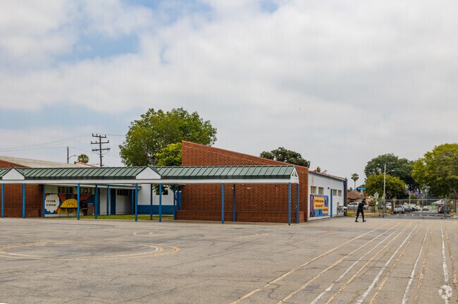 Bennett-Kew Elementary School in Inglewood, CA has a ton of outdoor space.