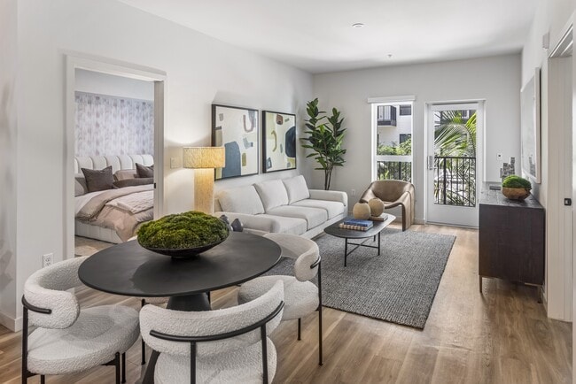 Intro, Burbank, CA 91502 - photo 4