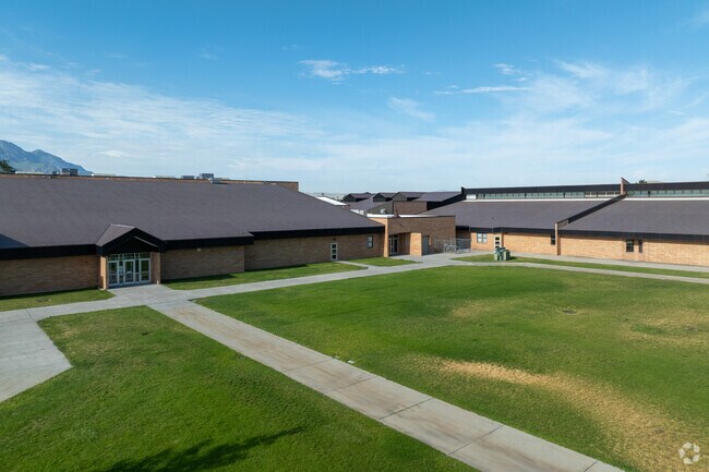 Mt. Nebo Junior High School is located in the Payson neighborhood.