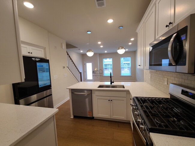 622 Sadie Cir, New Brunswick, NJ 08901 - photo 7