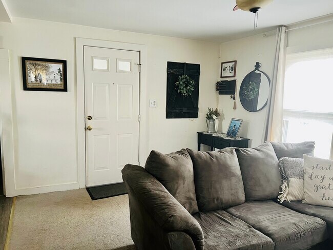 33 Putnam St unit C, Milford, NH 03055 - photo 4