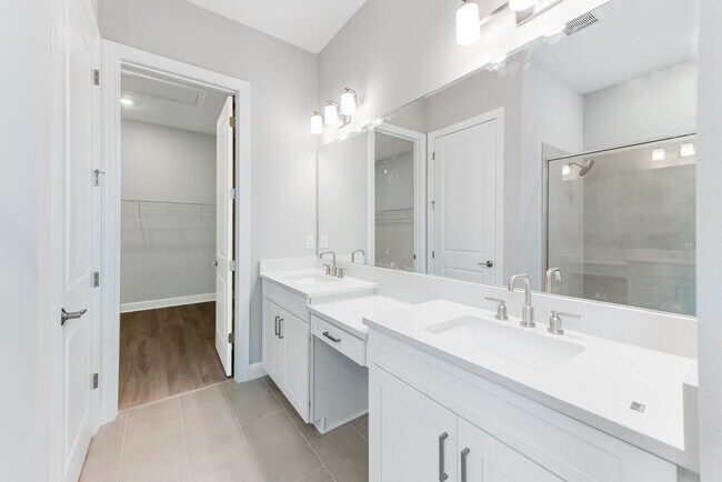 8088 Moonbeam Ave, Sarasota, FL 34241 - photo 4