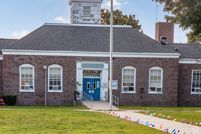 Barack Obama Elementary has 430 students in grades 1-5 .