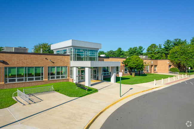 Clearview Elementary serves students in Fairfaix County.