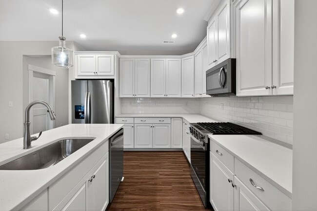 3154 Finchborough Ct, Charlotte, NC 28269 - photo 2