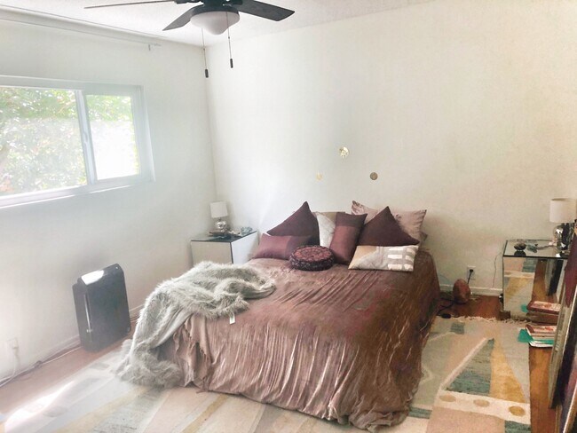 3200 S Sepulveda Blvd unit Master bed, Los Angeles, CA 90034 - photo 2