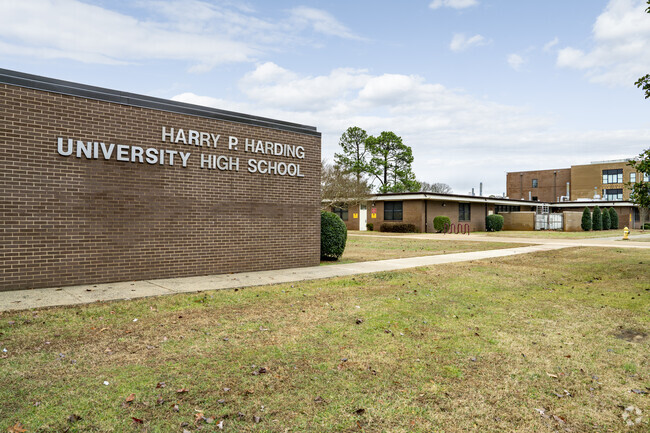 Campus building of Harding University High School.