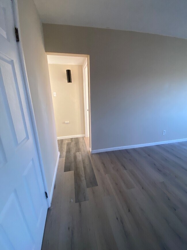 814 Schirmer St unit C, St. Louis, MO 63111 - photo 3