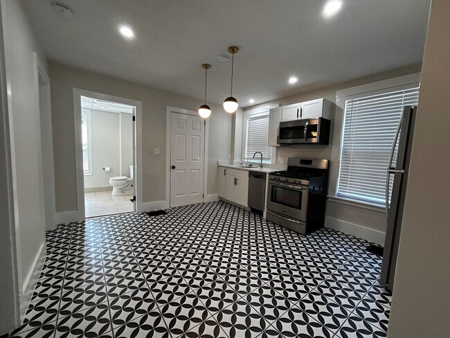 55 Hale St unit 55HaleStreet Unit 1, Beverly, MA 01915 - photo 4