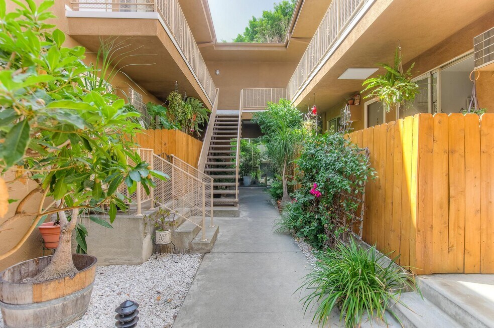 1236 Amherst Ave unit 12, Los Angeles, CA 90025 - photo 1