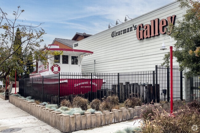 Clearman's Gallery in San Gabriel serves delicious American comfort food and beer.