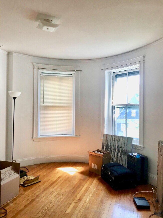 17 Warwick Rd Unit 5, Brookline, MA 02445