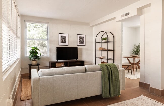 1100 Washington Circle, East Point, GA 30344 - photo 3