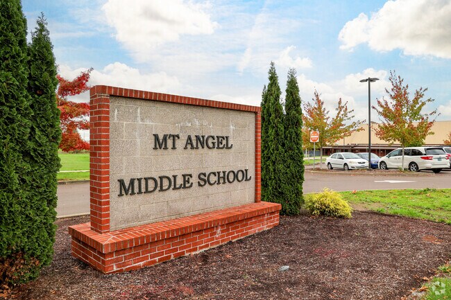Mt Angle Middle School challenges and encourages children to learn in Mount Angel.