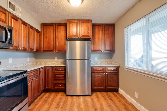 11912 Indian School Rd NE unit 8, Albuquerque, NM 87112 - photo 2