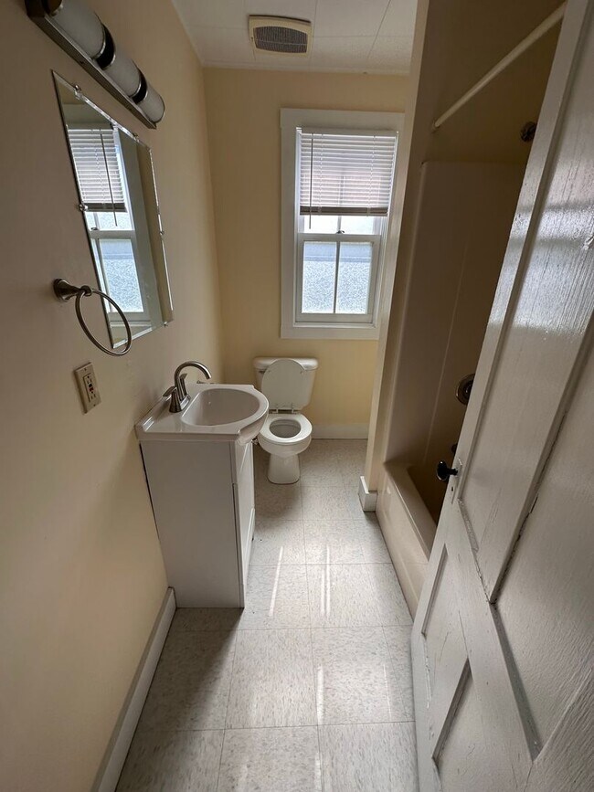 12-14-14 St Louis St unit 14 Saint Louis - Apt, Burlington, VT 05401 - photo 4